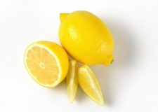 adding lemon to tumeric tea